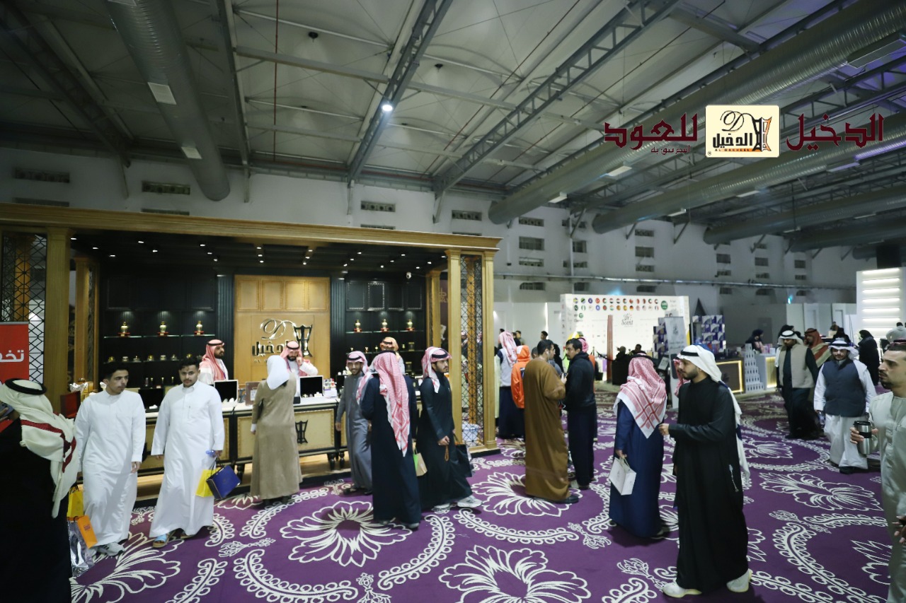 مشاركة "الدخيل للعود" في معرض العطور بواجهة الرياض تنال اعجاب الزوار
